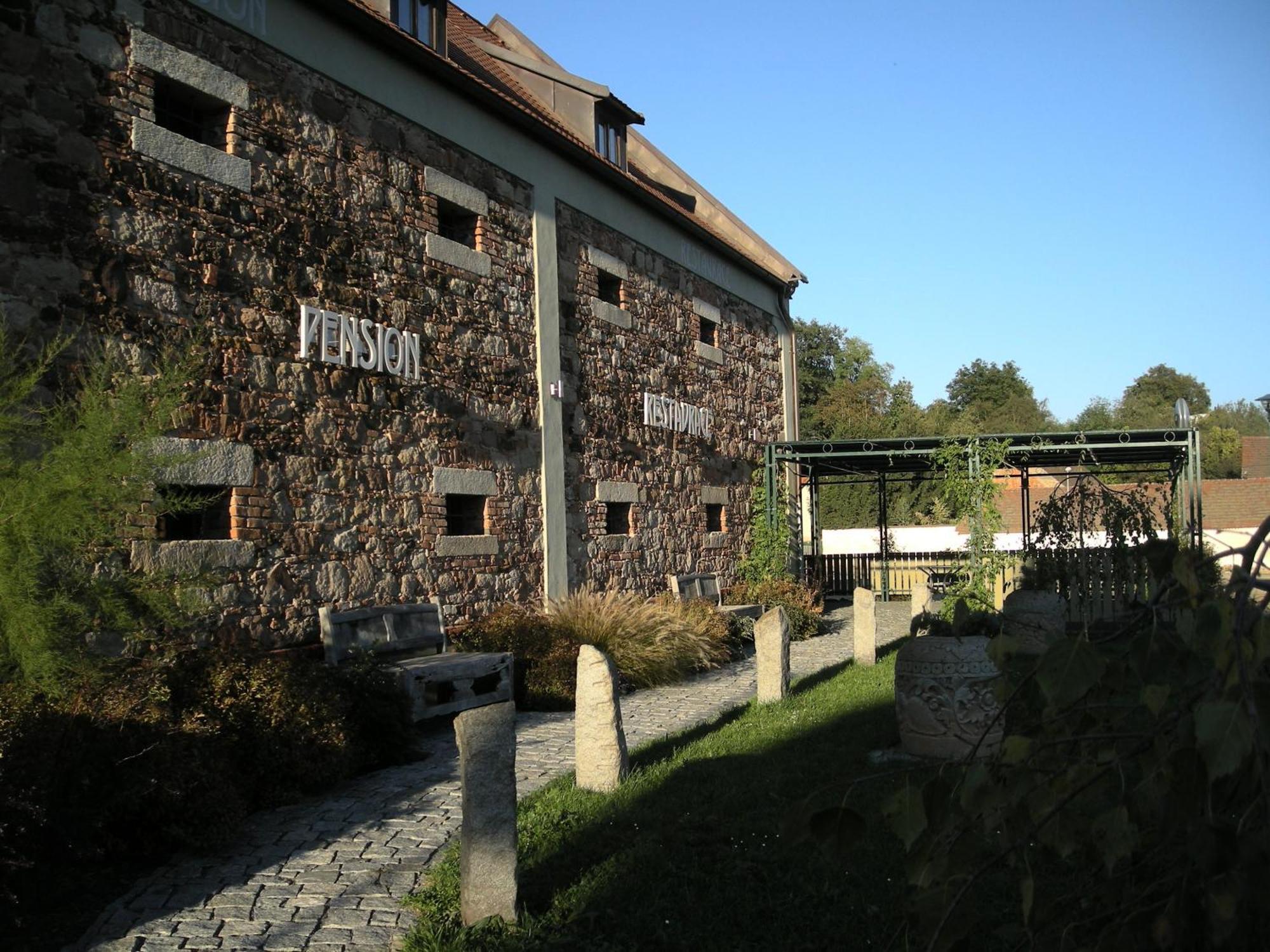 Barokni Spejchar Hotell Tlučná Exteriör bild