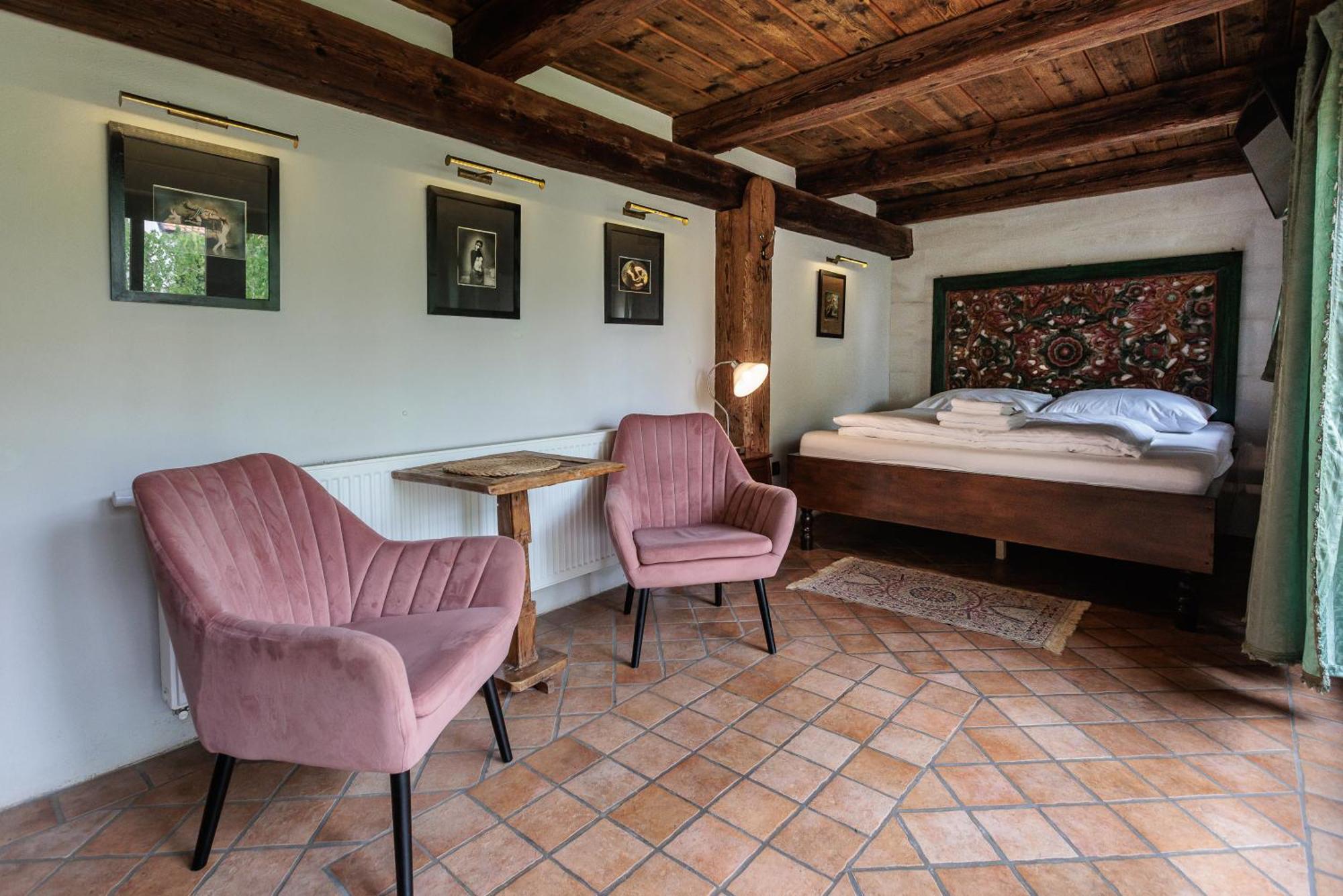 Barokni Spejchar Hotell Tlučná Exteriör bild
