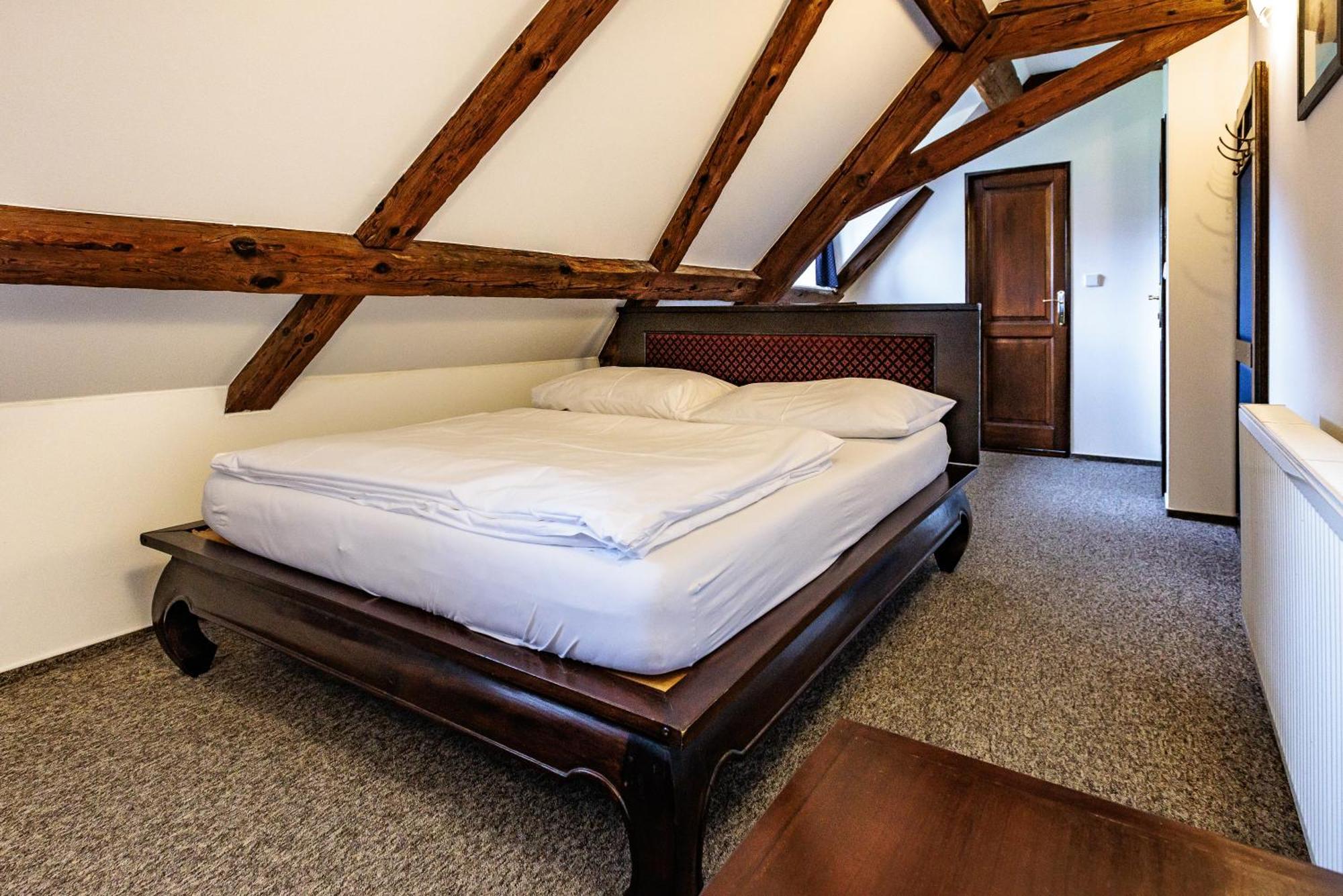 Barokni Spejchar Hotell Tlučná Exteriör bild