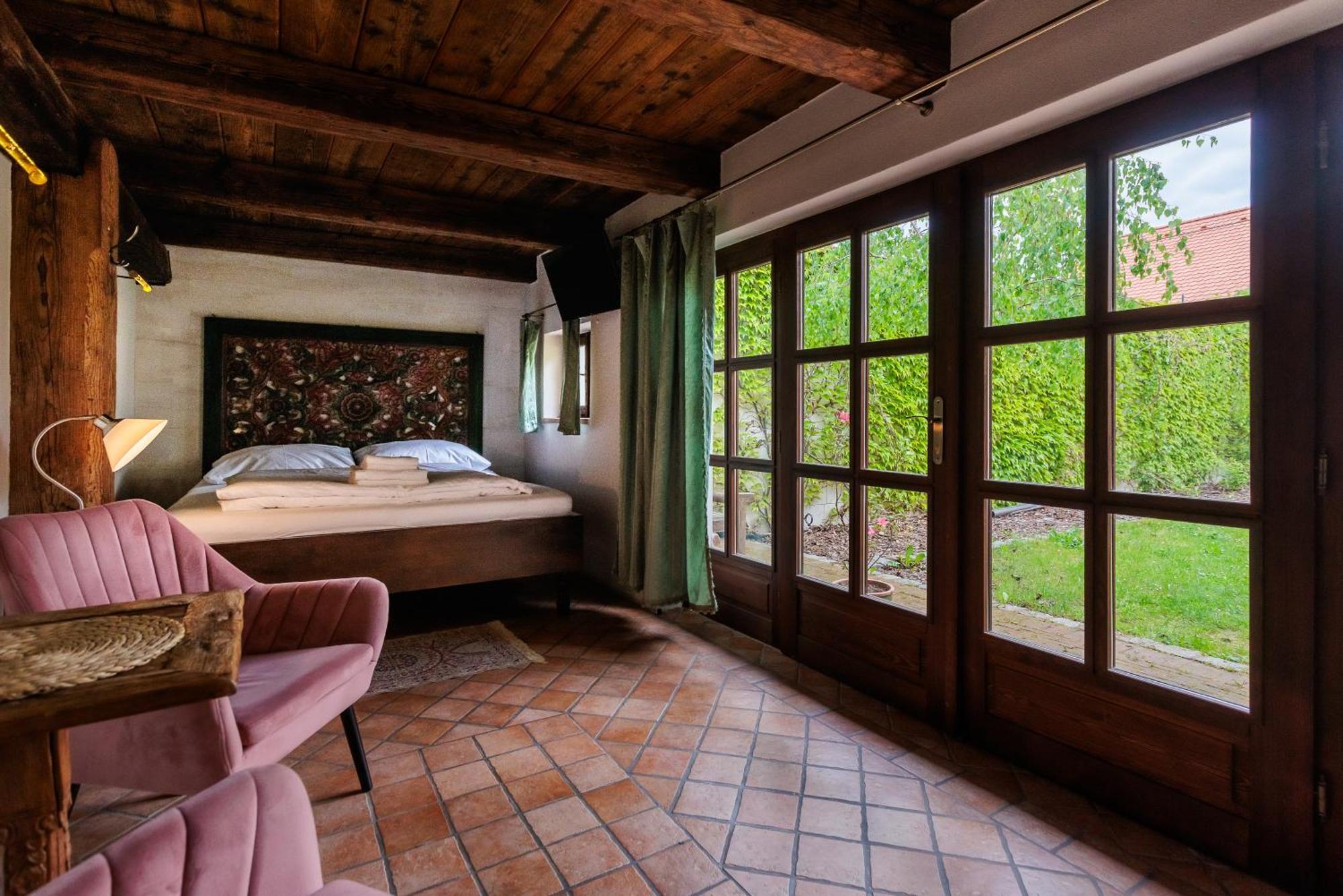 Barokni Spejchar Hotell Tlučná Exteriör bild