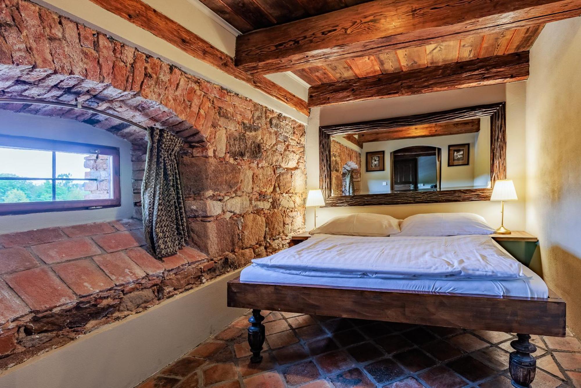 Barokni Spejchar Hotell Tlučná Exteriör bild